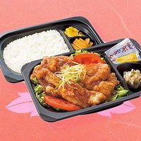 2種ソースで仕上げた大判油淋鶏弁当