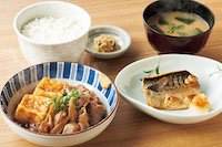 肉豆腐と焼魚の定食